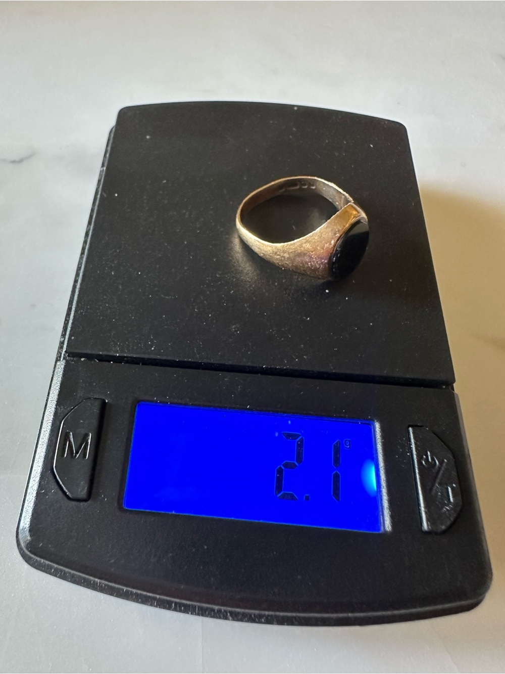 Vintage UK 9K Yellow Gold Black Onyx Signet Ring - Size 5 (2.1g - Picture 10 of 11